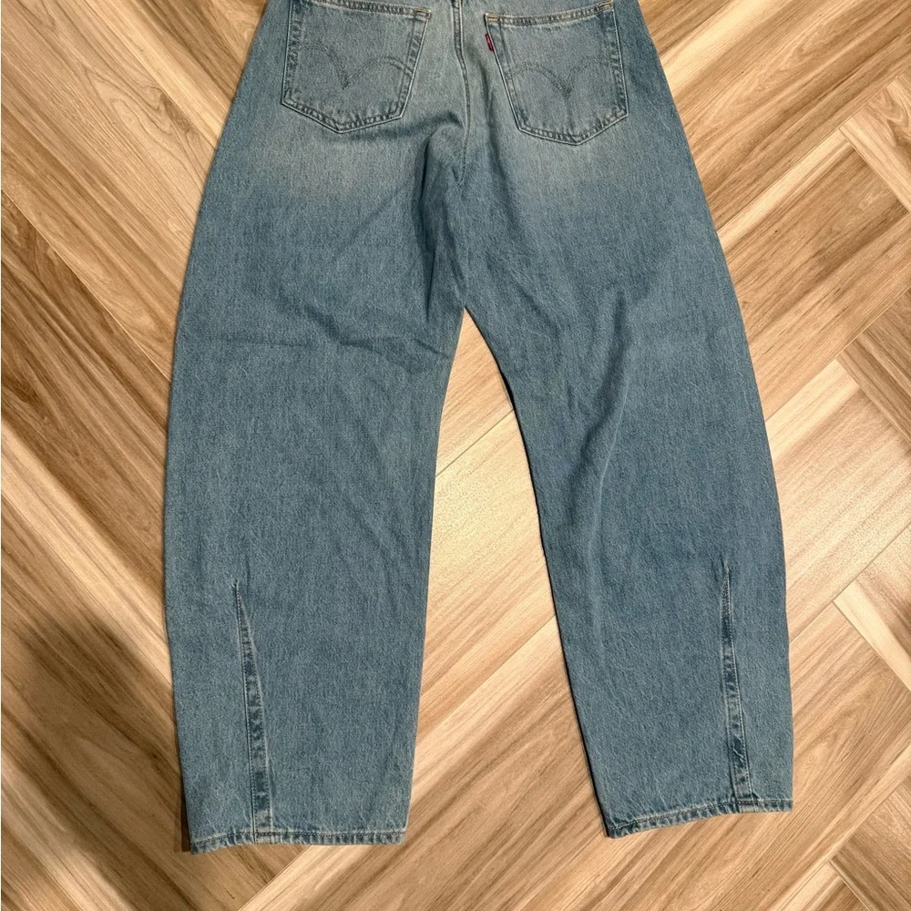Levi’s cinch barrel Jean - Picture 2 of 6